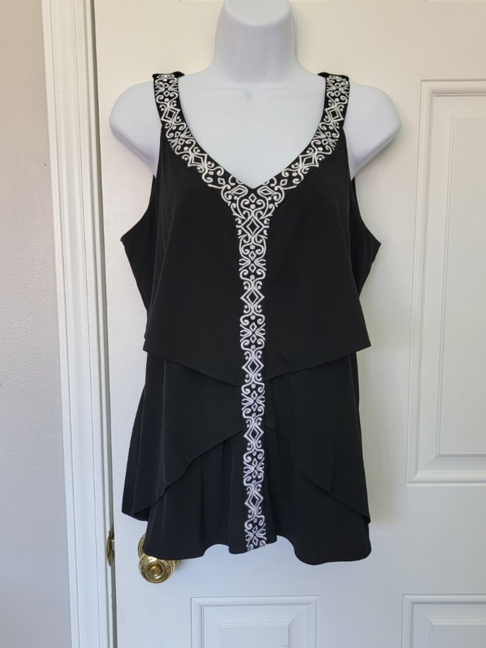 WHBM Black Sleeveless Embroidered White Trim Layered Blouse Top Sz Medium Formal